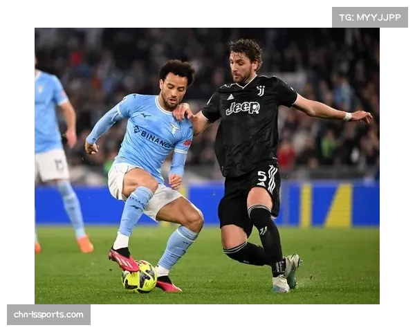 特写:拉齐奥中场核心因转换失误被换下,场边与教练激烈交流